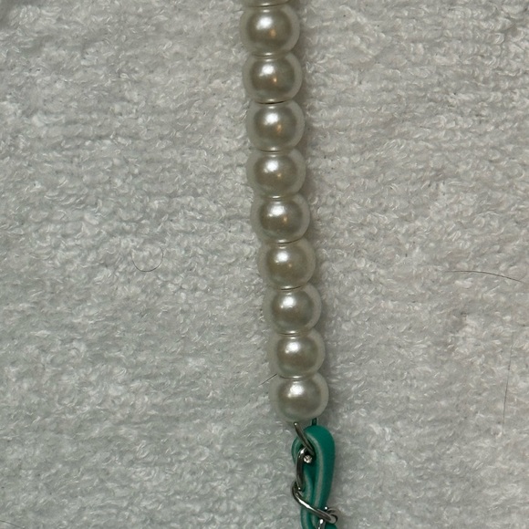 Badgley Mischka Pearls Strap Phone Case with Diamond Quilting and Pearls -Green- - Picture 4 of 12